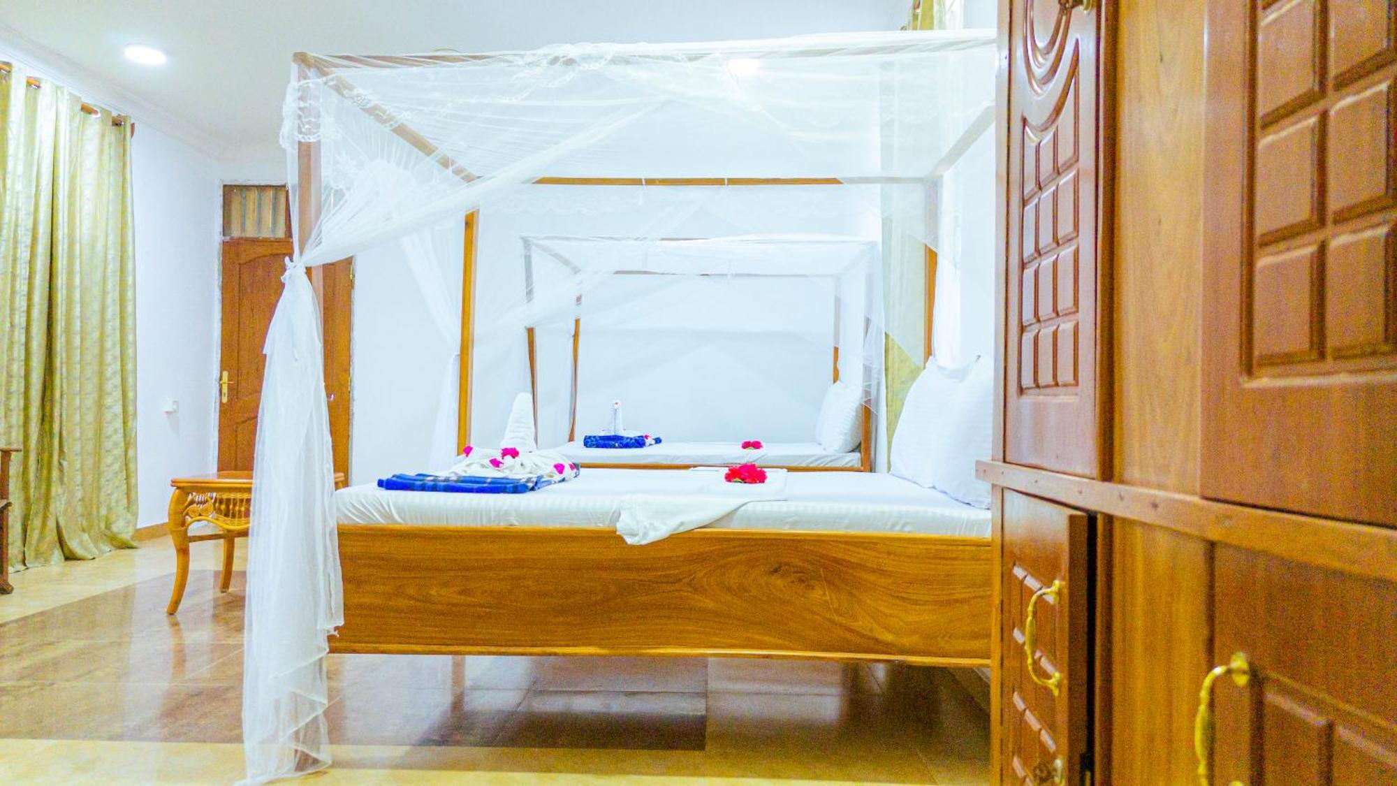 Hotel Sands
